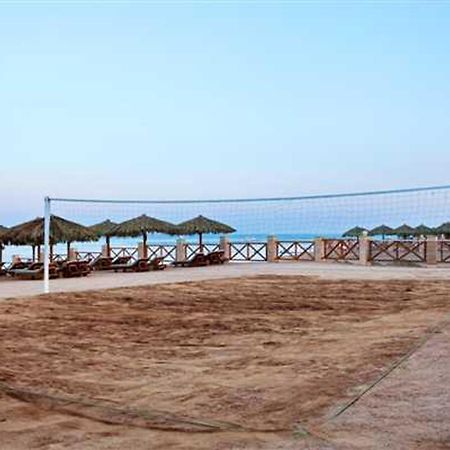 Safir Sharm Waterfalls Resort Faciliteiten foto A beach volleyball net