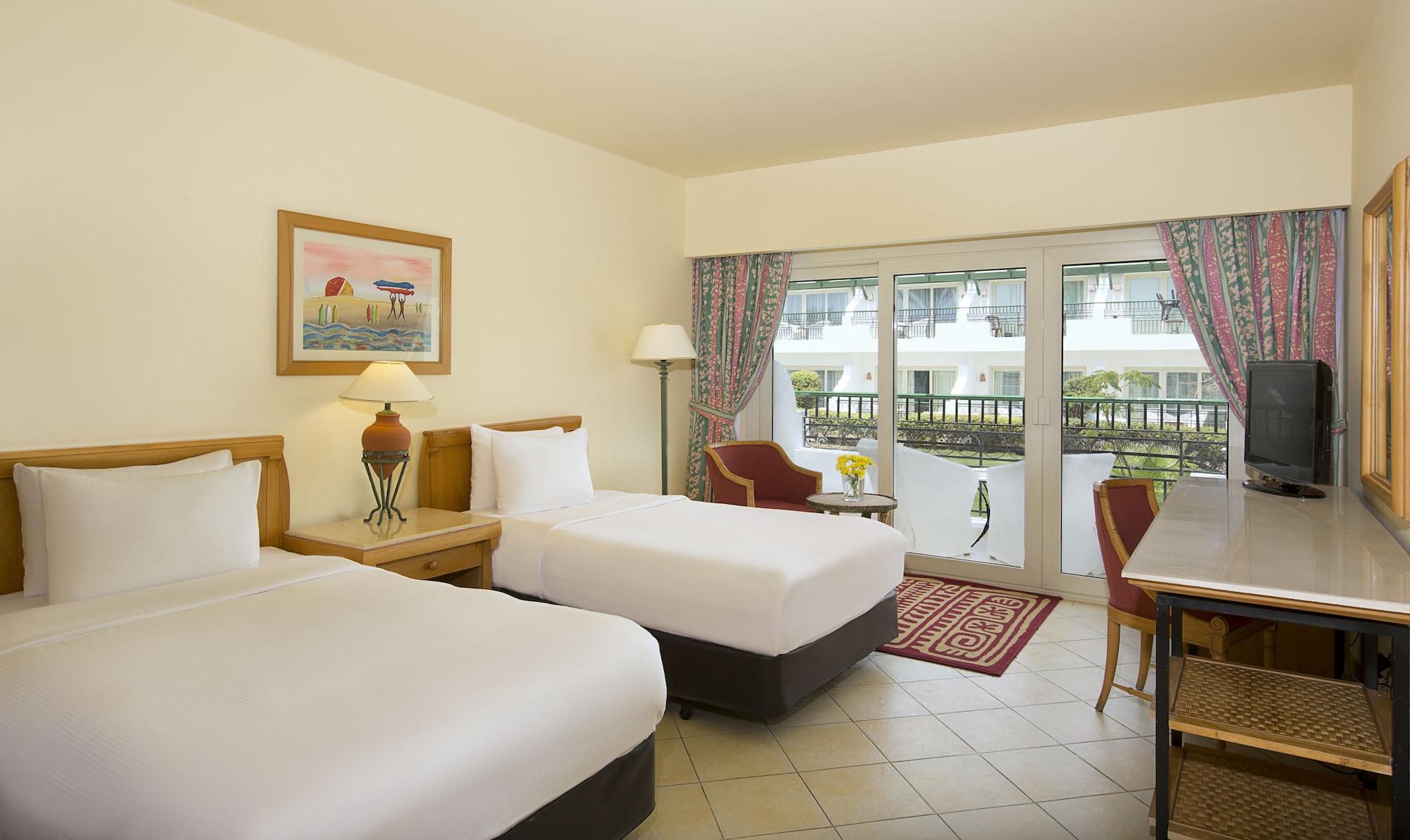 Safir Sharm Waterfalls Resort Buitenkant foto A room at the Hilton Sharm El Sheikh