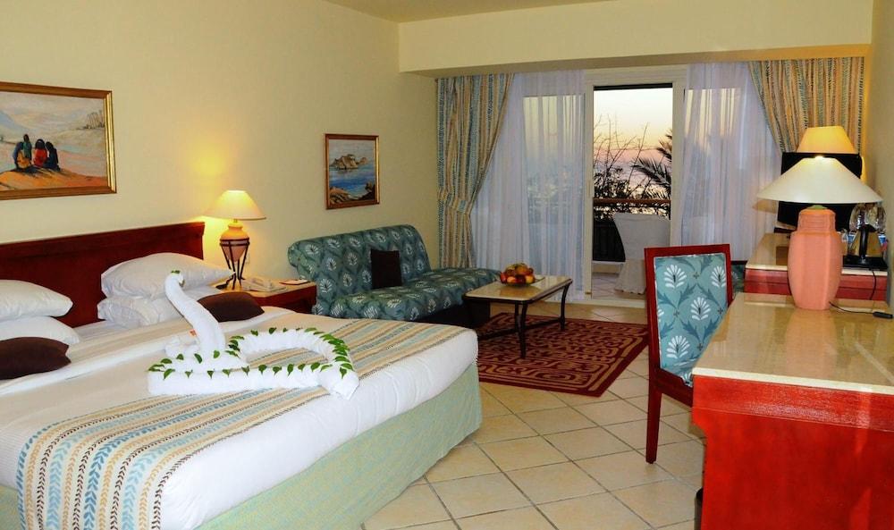 Safir Sharm Waterfalls Resort Buitenkant foto A room at the Hilton Sharm El Sheikh