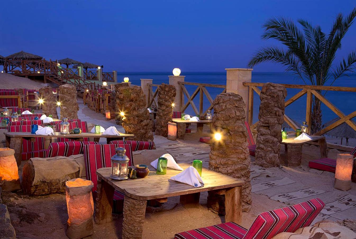 Safir Sharm Waterfalls Resort Buitenkant foto A beachside restaurant in Al-Mahara