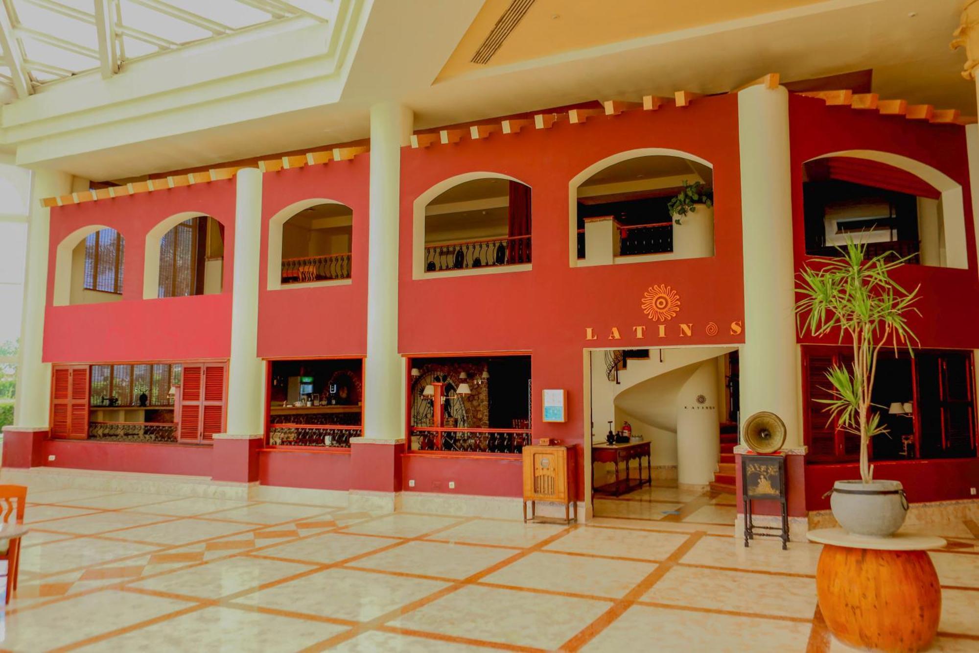 Safir Sharm Waterfalls Resort Buitenkant foto The lobby of the hotel