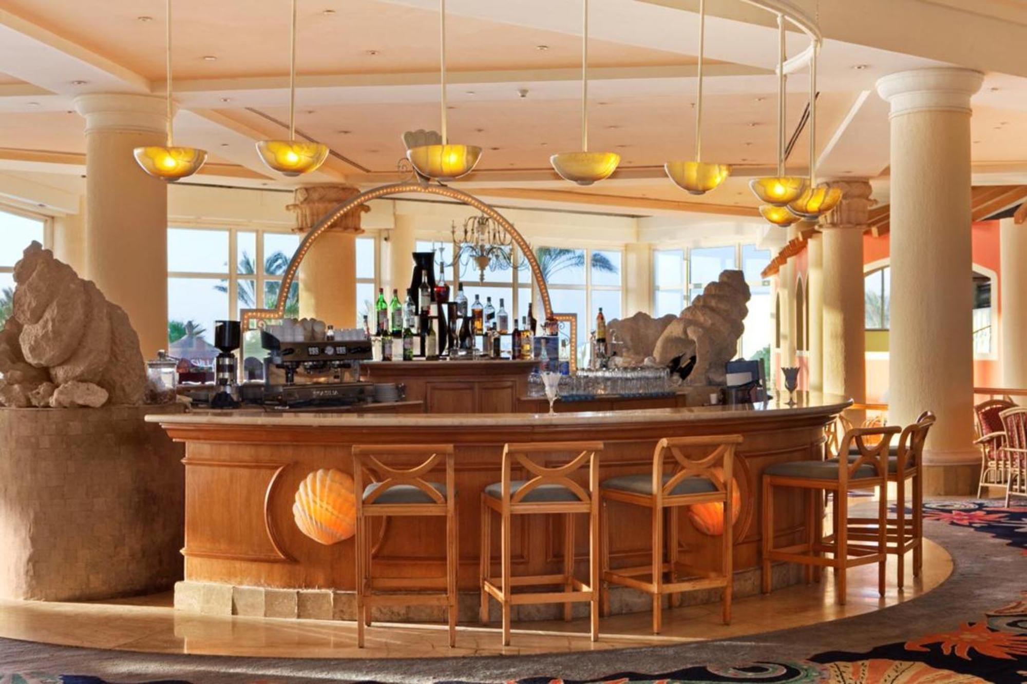 Safir Sharm Waterfalls Resort Restaurant foto The bar at the lobby